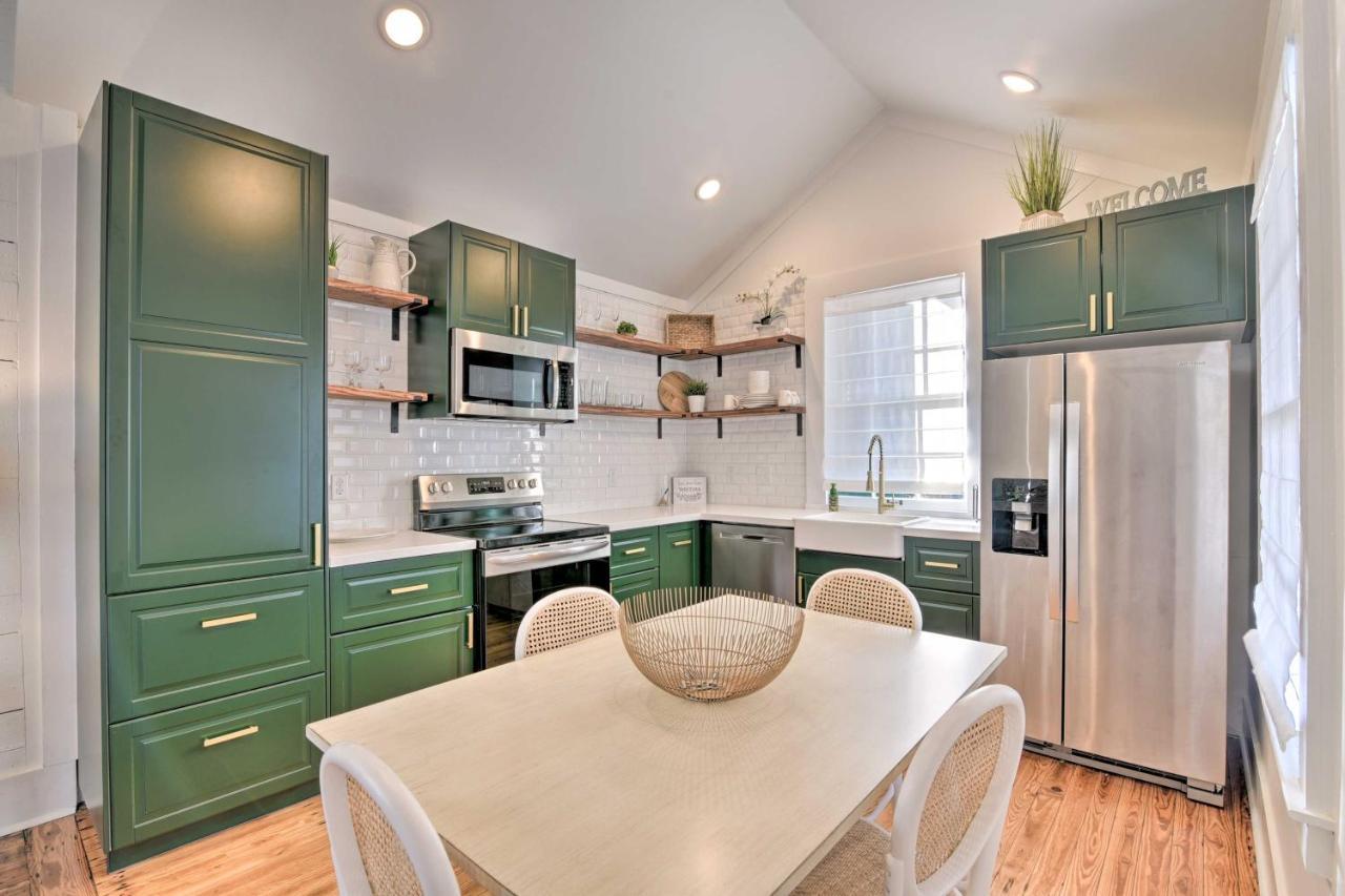 Bright Galveston Cottage Close To Beach And Strand Екстериор снимка