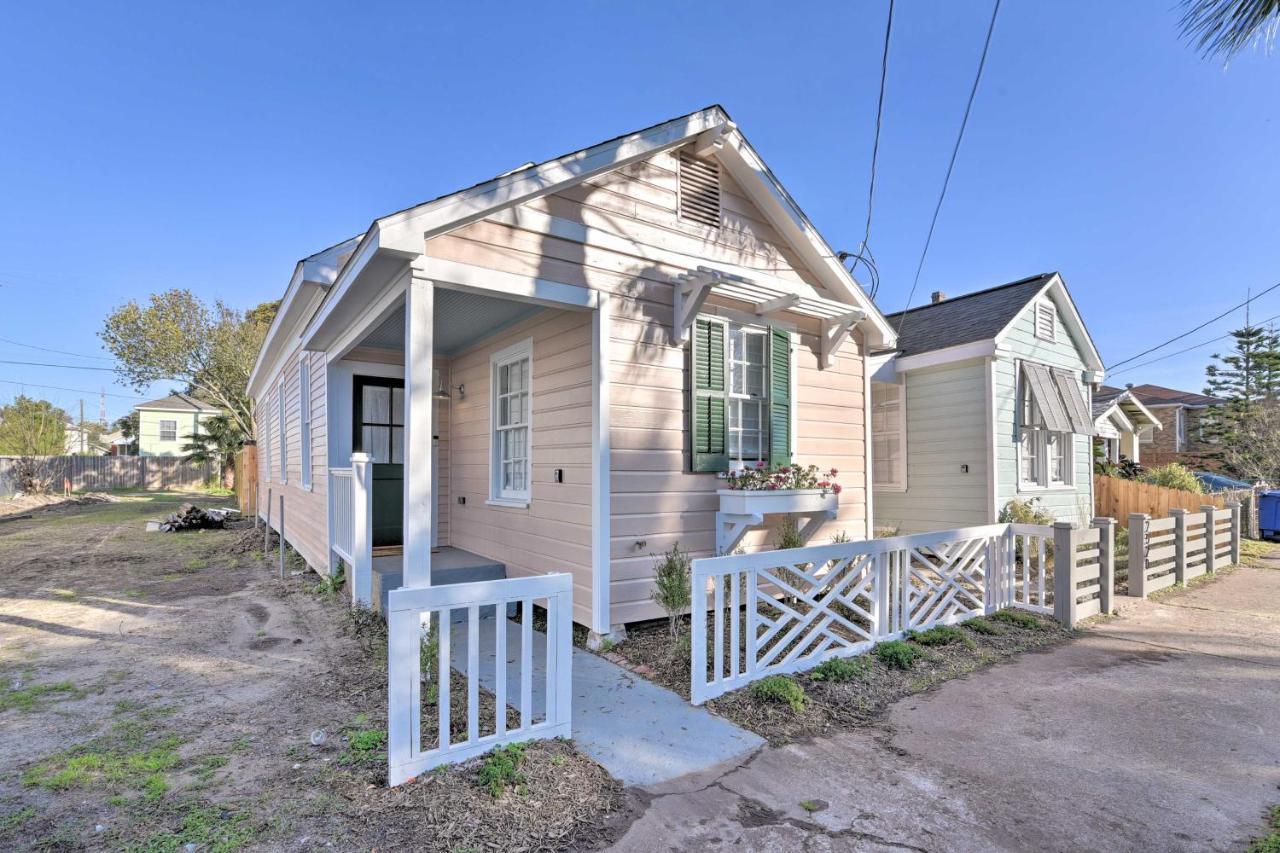 Bright Galveston Cottage Close To Beach And Strand Екстериор снимка