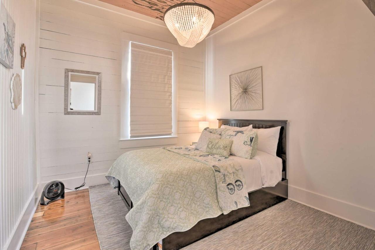 Bright Galveston Cottage Close To Beach And Strand Екстериор снимка